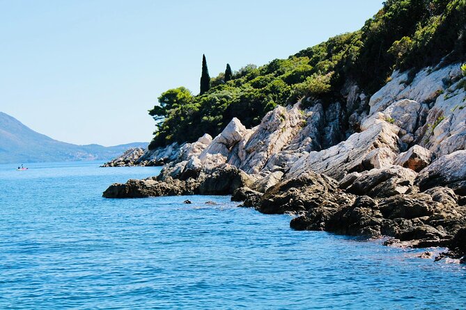50-minute Panoramic Cruise of Dubrovnik with English Audio Guide - The Sights Between Stops: Villa Sheherezade, Lazareti, and Hotel Belveder