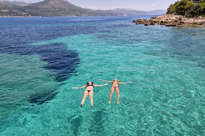 Blue & Green Cave Experience: Drinks, Snorkeling & Šunj Beach - Group size and the feel of the day