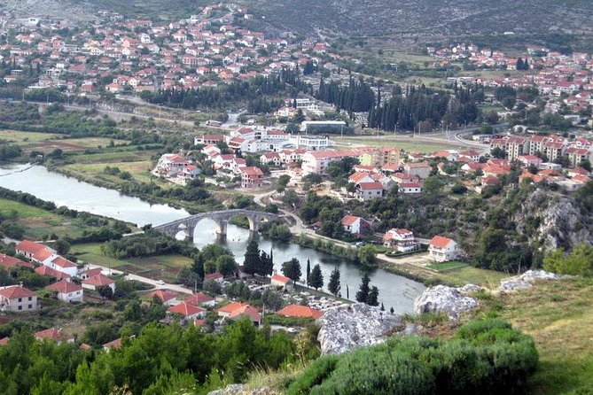 Bosnia Food and Wine Experience Tour - From Dubrovnik - Pridvorci family winery: indigenous grapes and a simple local snack
