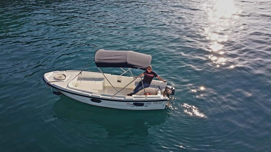 Cavtat: Boat Rental - The boat: VEN 501 with a 5HP Yamaha outboard