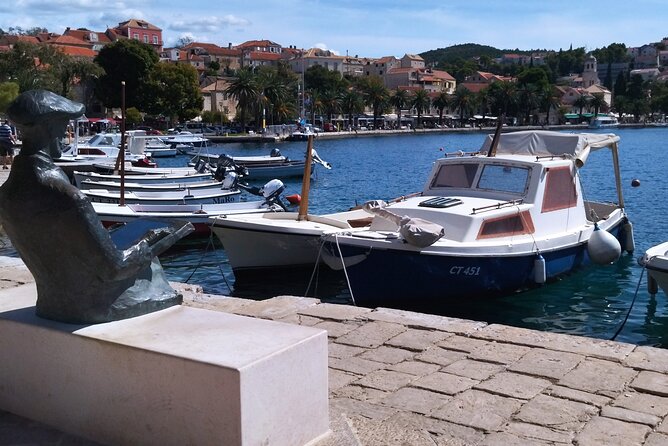 Cavtat Old Town: Exploration Game and Tour - Cavtat Old School on Prijeko Street: local life through buildings