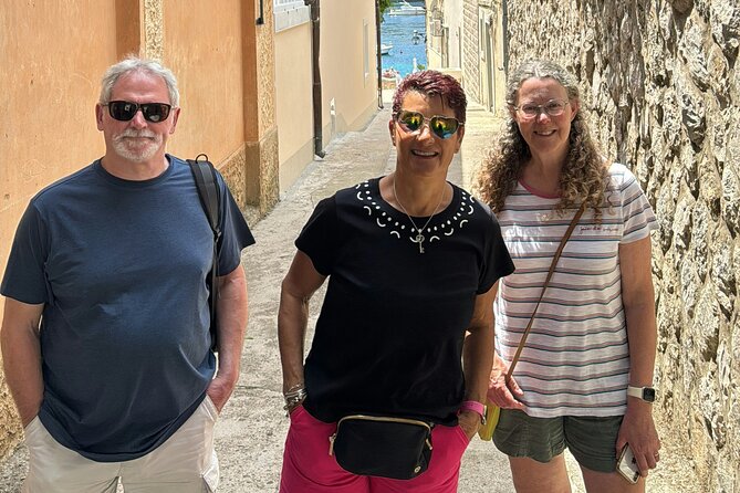 Cavtat Old Town: Exploration Game and Tour - Starting at the Cavtat bus terminal: practical and stress-free