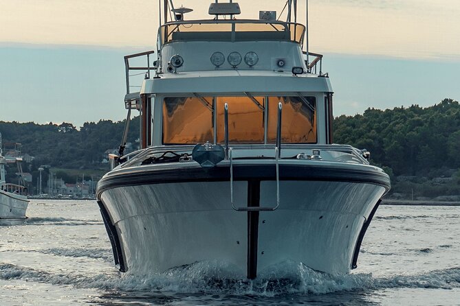 Croatia Luxury Villa and Yacht Combo Package on Korcula Island - Dubrovnik day: the value of a yacht arrival plus guided walking