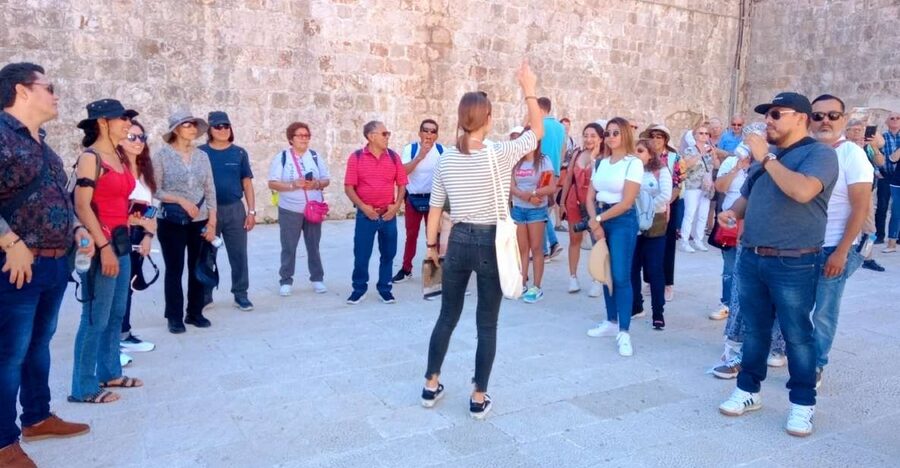 Dubrovnik: 1.5-Hour Guided Old Town Walking Tour - Pile Gate Start: Finding Your Guide at Amerling Fountain