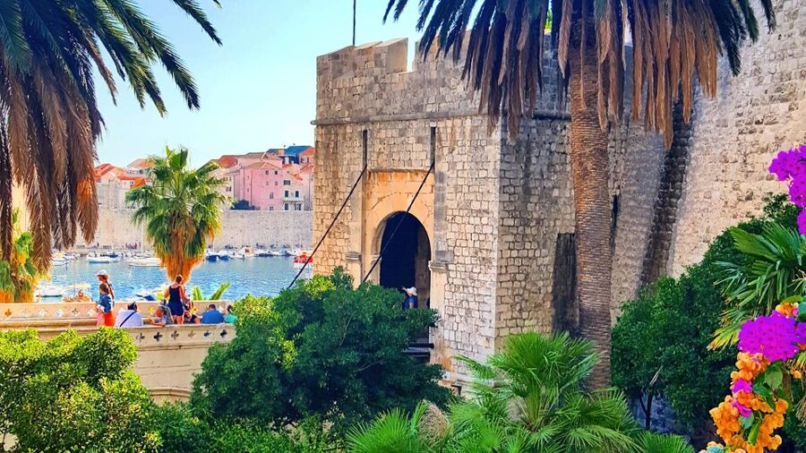 Dubrovnik: 1.5-Hour Guided Old Town Walking Tour - Licensed Local Guide: The Difference Between Facts and Story