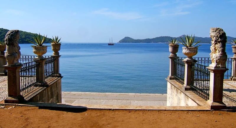 Dubrovnik: 3 Islands Fun Boat Trip with Drinks (FR, ES, EN) - Koločep Island: Hidden Bays, Caves, and Your Best Swimming Window