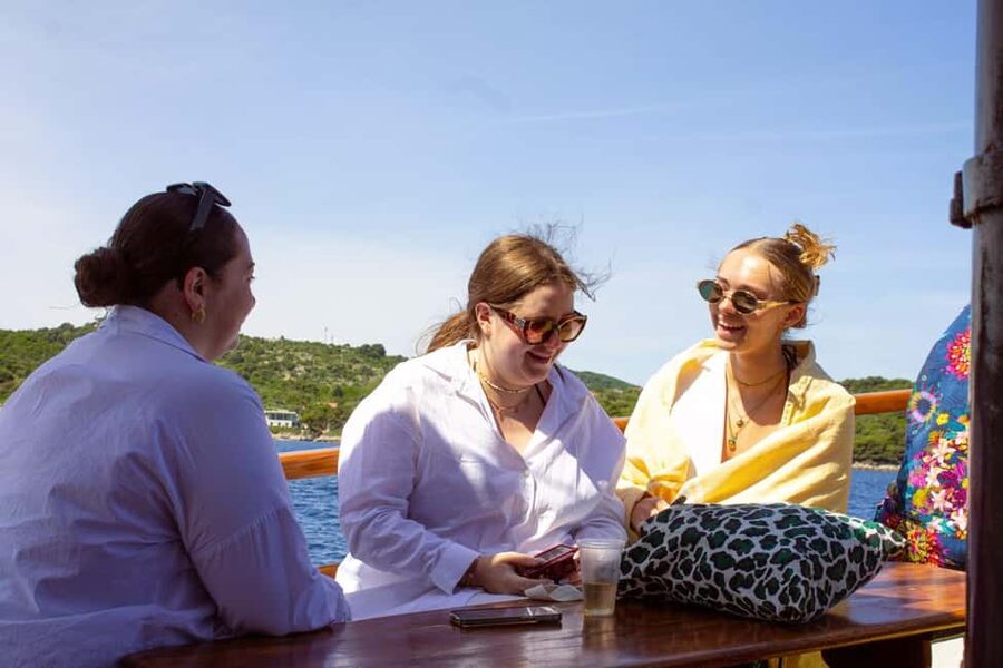Dubrovnik: 6 hours Blue cave & Elaphiti with optional lunch - How this Elaphiti cruise feels in real time