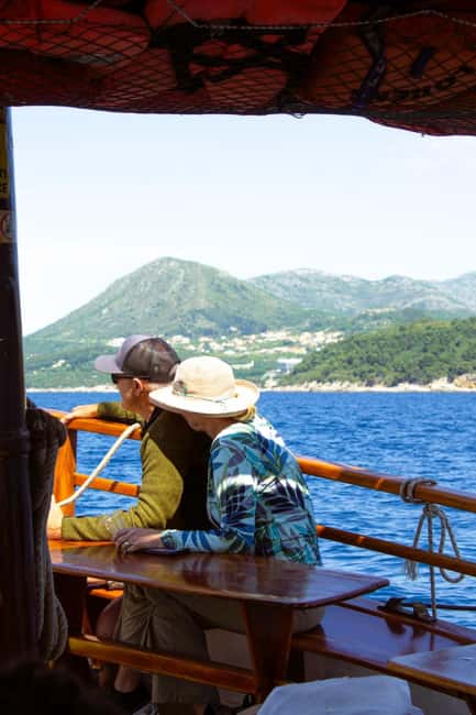 Dubrovnik: 6 hours Blue cave & Elaphiti with optional lunch - Unlimited drinks and optional lunch onboard: the value test