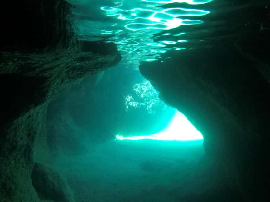 Dubrovnik: Blue Cave and Green Caves Boat Tour from Old City - Why This Dubrovnik Boat Tour Feels Less Crowded