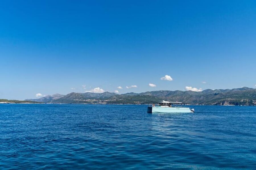 Dubrovnik: Blue Cave Catamaran Tour with Drinks and Snorkel - Meeting at Ribarnica and getting on board fast