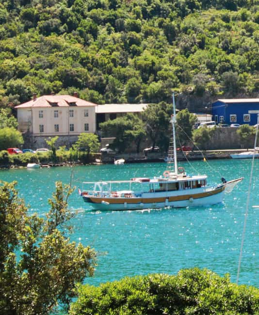 Dubrovnik: Blue Cave & Elaphiti Islands Full-Day Boat Tour - Blue Cave Swim Time: Goggles On, Confidence Up
