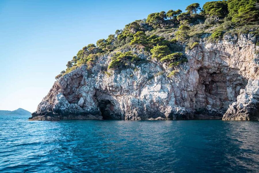 Dubrovnik: Blue Cave small group tour - Food, Drinks, and the On-Boat Comfort Check