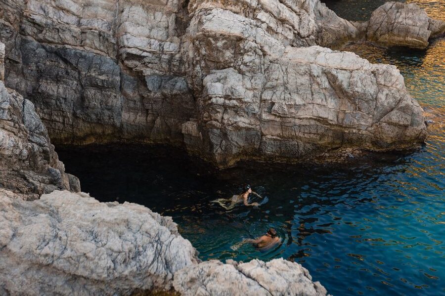 Dubrovnik: Blue Cave Tour with Panoramic Old Town View - Šunj Beach for an hour: relax, swim, and actually dry off