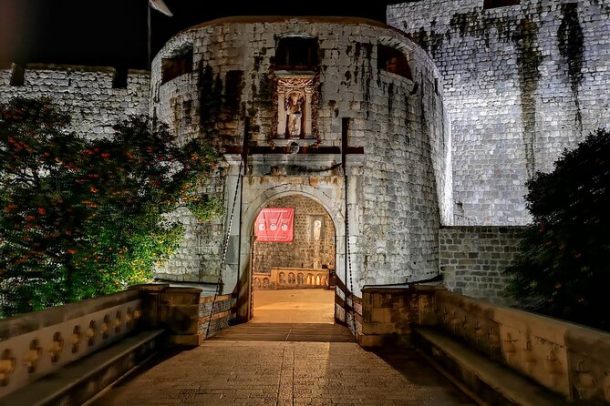 Dubrovnik By Night Walking Tour - Cathedral and Ivan Gundulic: big landmarks in a calm setting