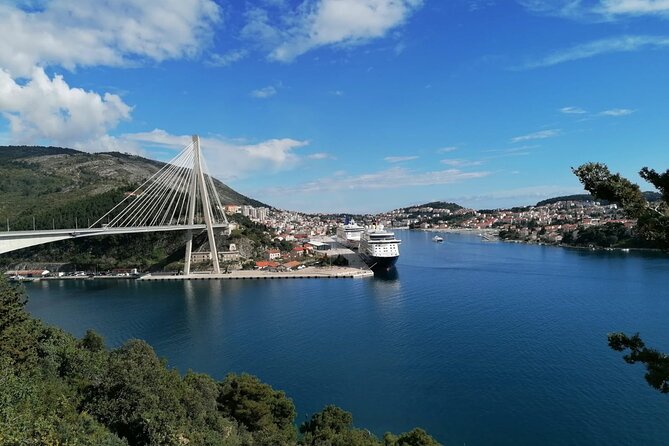 Dubrovnik City Tour with History, Photos & Round Trip Ride - Guide quality and comfort: where this tour gets extra points
