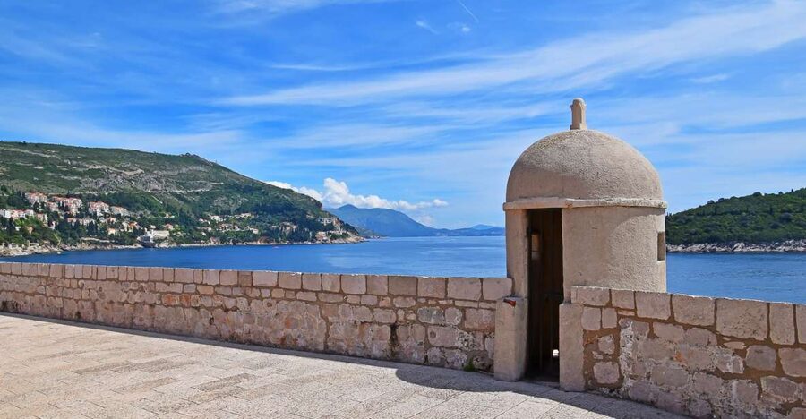 Dubrovnik: City Walls Early Morning or Sunset Walking Tour - Meeting at Amerling Fountain and finding your guide fast