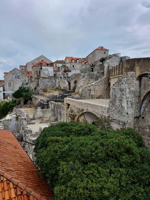 Dubrovnik:City Walls & Old Town 2 in 1 Walking Tour - Dubrovnik Cathedral and the Old Port: A City Turning Toward the Sea
