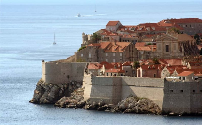 Dubrovnik City Walls: Small-Group 2-Hour Tour With a Local - Meeting at Ploče Gate: start with the right bearings
