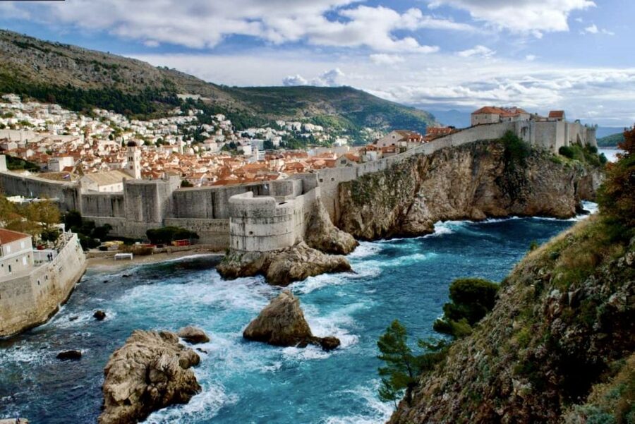 Dubrovnik: City Walls Tour for Early Birds & Sunset Chaser - Guides who make the walls feel alive (and not like a script)