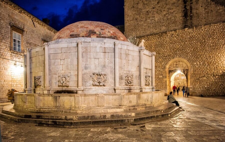 Dubrovnik: Dark tales of the Old Town - The climb to upper streets and the view down to noble palaces