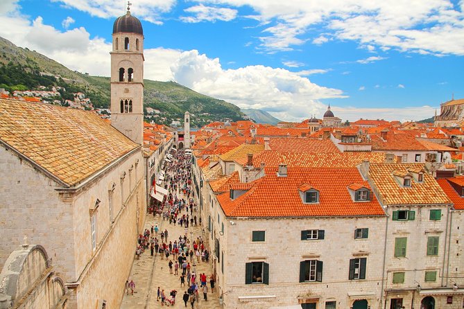 Dubrovnik Discovery Old Town Walking Tour - Meeting at Brsalje: finding the orange umbrella and starting on time