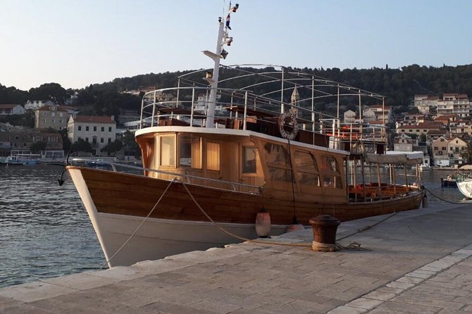 Dubrovnik Elafiti Islands Cruise with Lunch, Drinks and Pickup - How the day runs: pickup, dock, and a 9:00 am start