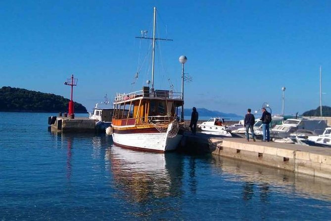 Dubrovnik Elafiti Islands Cruise with Lunch, Drinks and Pickup - Boat comfort and group size: more personal than the big ferries