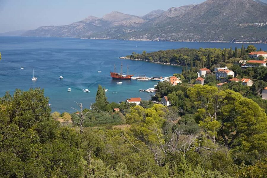 Dubrovnik: Elaphiti Island Luxury Pirate Ship Cruise - Life on board Karaka: Wi‑Fi, toilets, AC, and the ship vibe