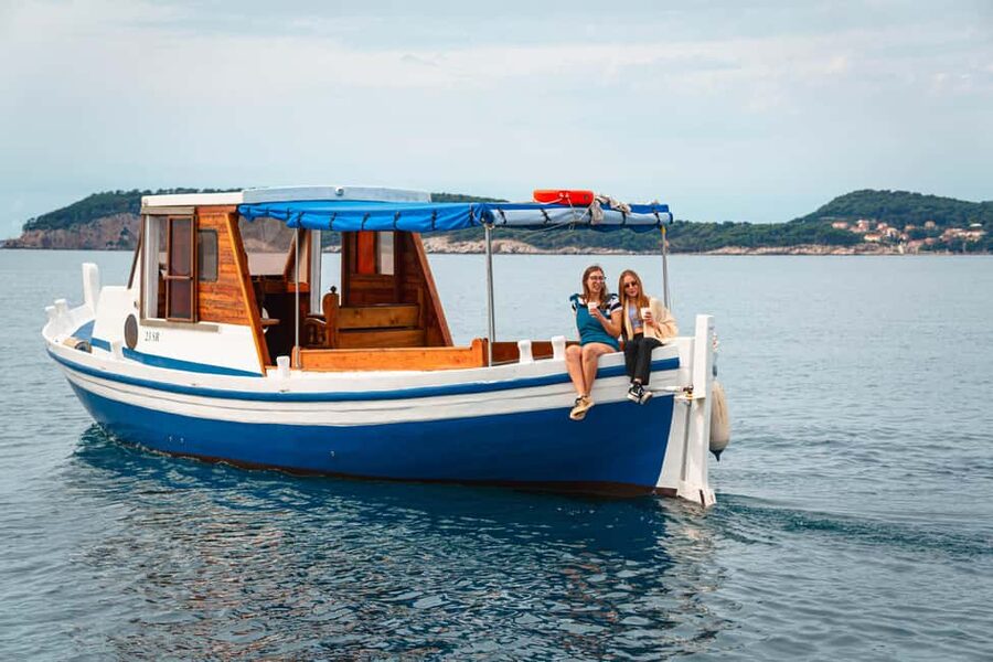 Dubrovnik: Full-Day Blue Cave & Elaphiti Islands Boat Tour - Boat comfort and what’s actually included on board