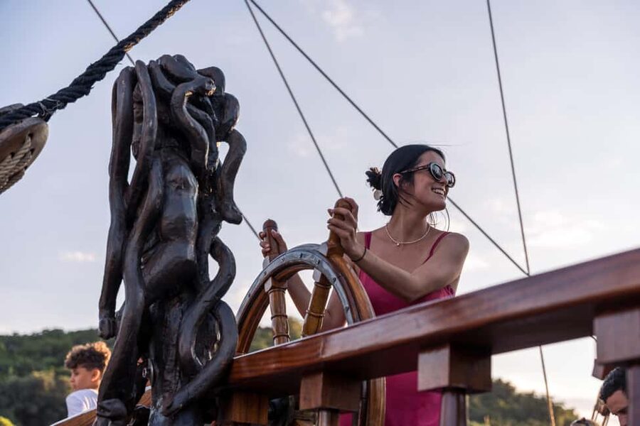Dubrovnik: Galleon Sunset Cruise with a Live Guide & Drink - FAQ