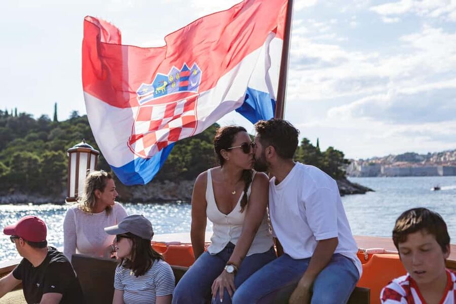 Dubrovnik: Galleon Sunset Cruise with a Live Guide & Drink - Drinks and extras: what’s included, what costs more