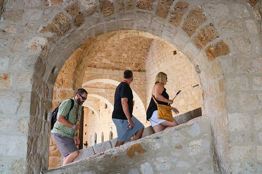 Dubrovnik: Game of Thrones and City Walls Walking Tour - Pile Square to Lovrijenac: where the tour gets its momentum