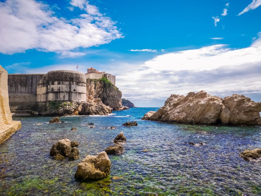 Dubrovnik: Game of Thrones Complete Tour - Meeting point: finding your Targaryen banner fast