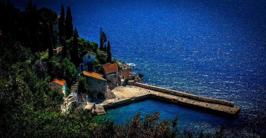 Dubrovnik: Game of Thrones Complete Tour - The two-part flow: walking in the walled city, then riding out