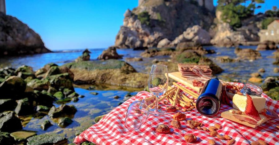 Dubrovnik Gastronomy: 3-Hour Food and Wine Tour - Old Town Starts at Onofrio’s Fountain: the walk matters