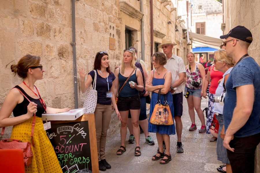 Dubrovnik Gastronomy: 3-Hour Food and Wine Tour - What you’ll actually taste: snacks to full flavors