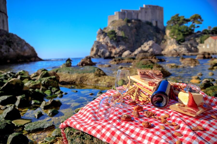 Dubrovnik Gastronomy: 3-Hour Food and Wine Tour - Dessert inside the walls: finishing with traditional Croatian cake