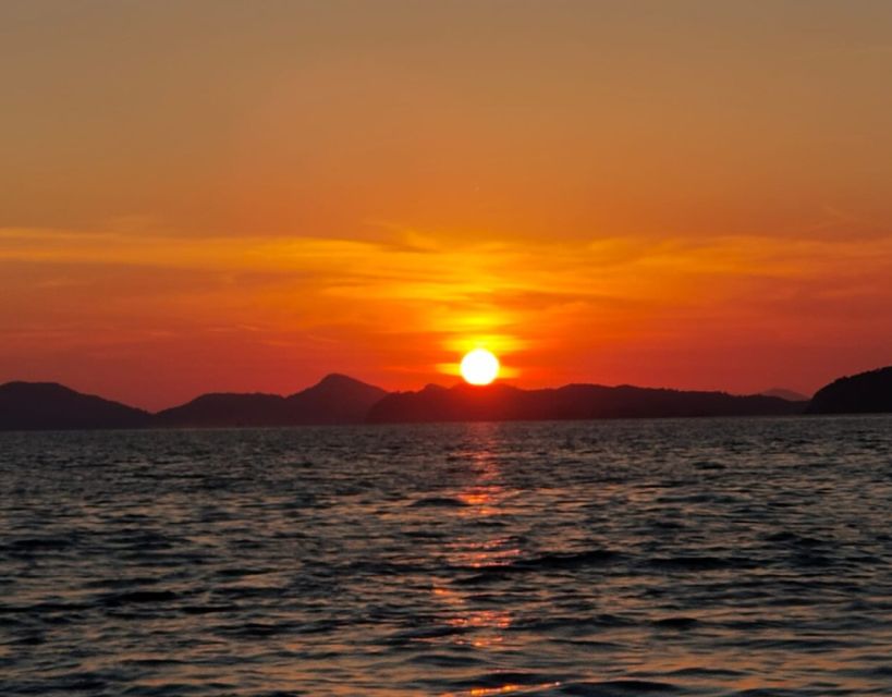 Dubrovnik: Golden Hour Sunset Cruise - Small-group format: max 10 passengers and an English crew