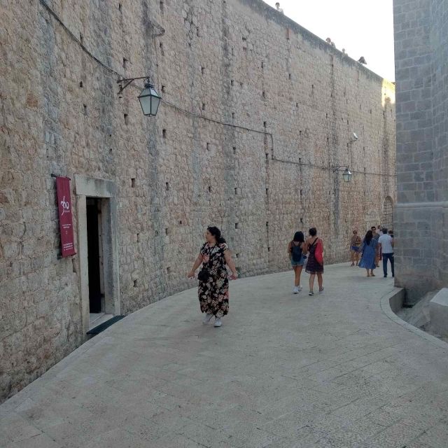 Dubrovnik: Historical Tour with Game of thrones details - Small-group flexibility: you can guide the guide