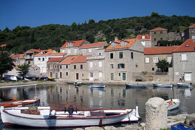 Dubrovnik Islands Boat Tour with Lunch and Unlimited Drinks - From Dubrovnik hotels to Gruž Harbor: how the 9:00 start works