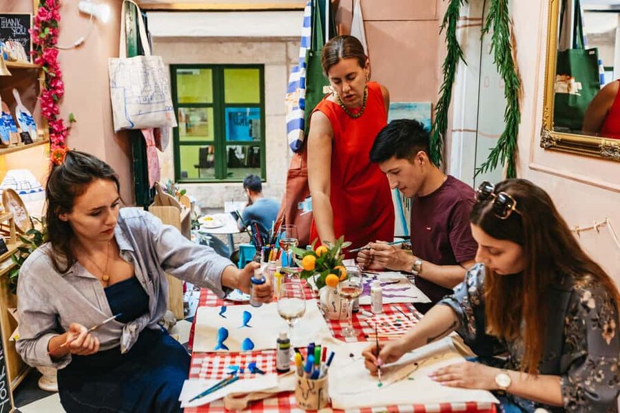 Dubrovnik: Local Wine, Dine and Design Workshop - Wine tasting in a small studio: how the tasting actually feels