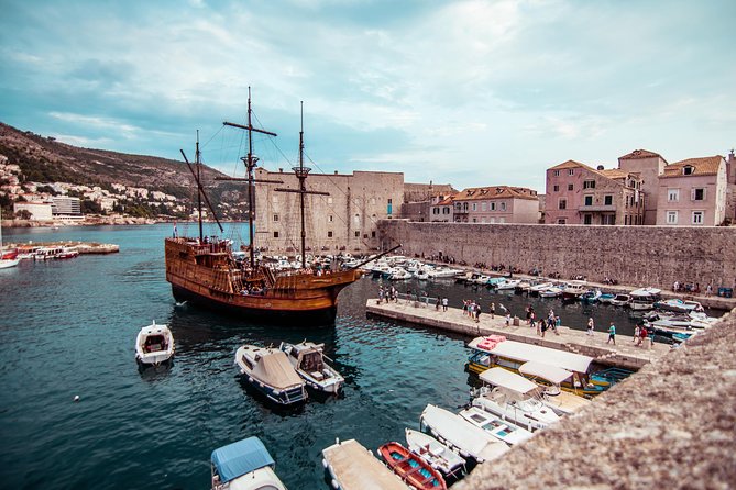 Dubrovnik: Mini Combo Old town & Game of Thrones (Spanish) - Stop 1 by Dubrovnik Walks: your GoT orientation with photos