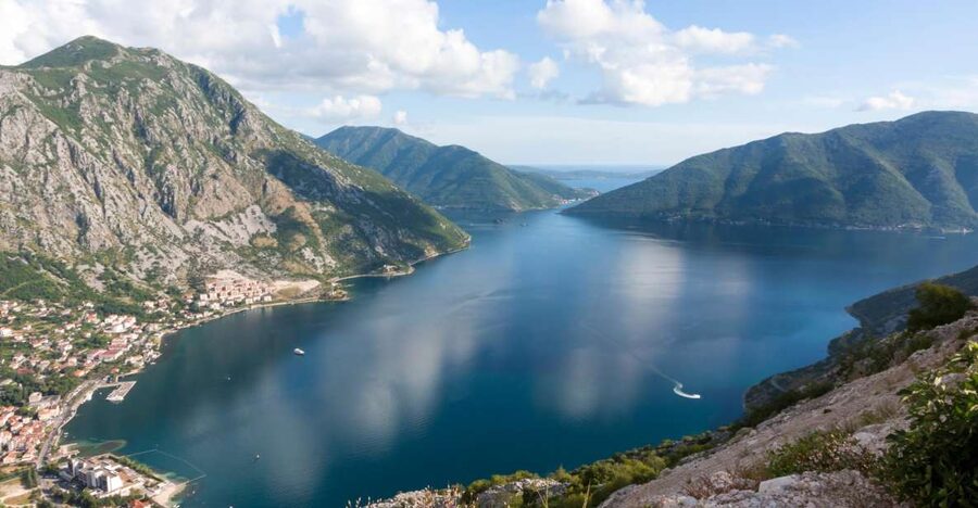 Dubrovnik: Montenegro Day Trip by Bus and Boat - Our Lady of the Rocks: The Church on the Water and 68 Murals