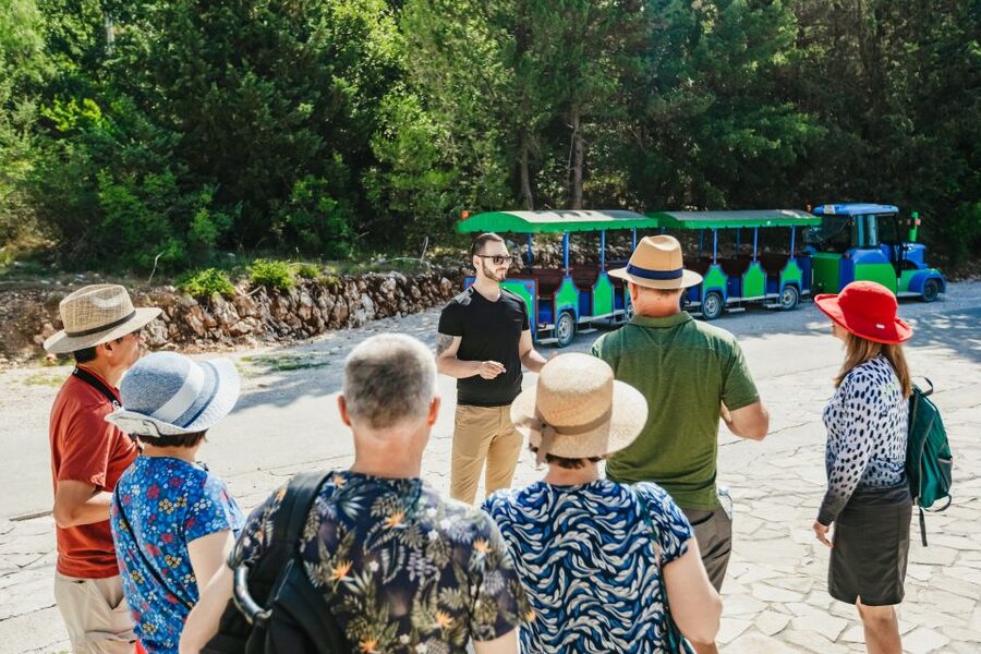 Dubrovnik: Mostar and Kravice Waterfalls Small-Group Tour - Lunch in Mostar: keep it simple, keep it local