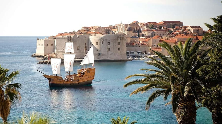 Dubrovnik: Old City Walking Tour with a FREE Polaroid Photo - Key highlights to look for