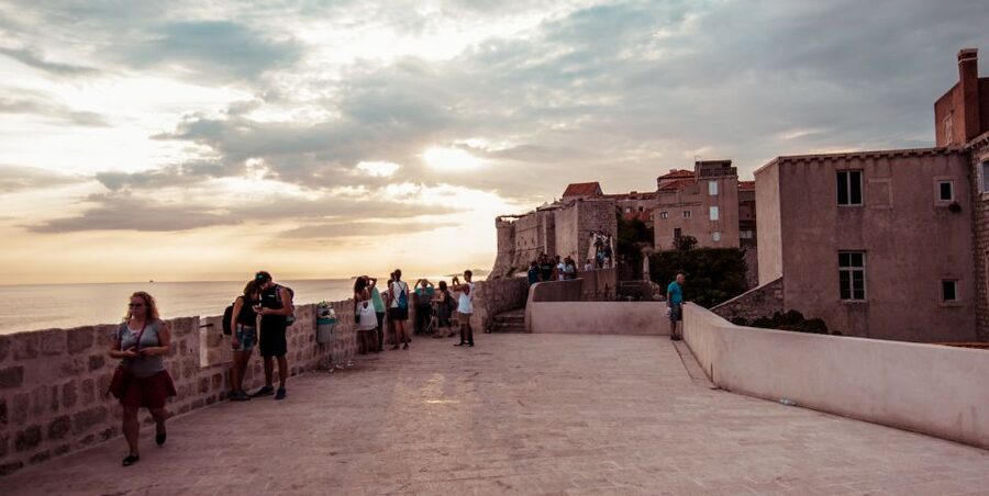 Dubrovnik: Old Town & City Walls Guided Tours Combo - Guides and storytelling: names you might recognize in the feedback