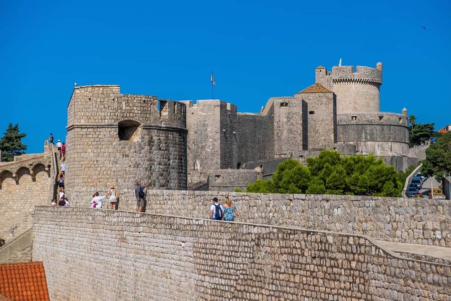 Dubrovnik: Old Town & City Walls Tour with Optional DU Pass - Price and Value for $27 in 150 Minutes