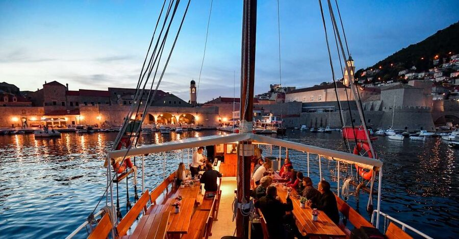 Dubrovnik: Old Town Cruise with Lunch - Sailing past Dubrovnik’s City Walls: the angles you don’t get on foot