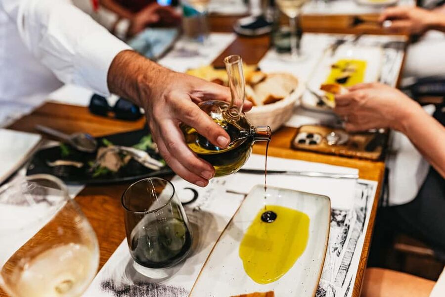 Dubrovnik: Old Town Food Tour - What you eat and sip: from starters to sit-down tastings