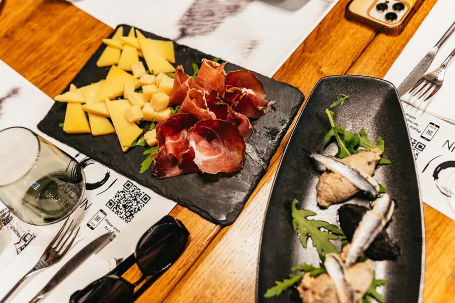 Dubrovnik: Old Town Food Tour - Wine in Dubrovnik: the part that shapes the night